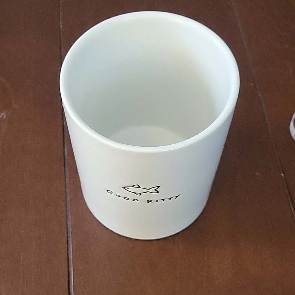 Treat Container for cats